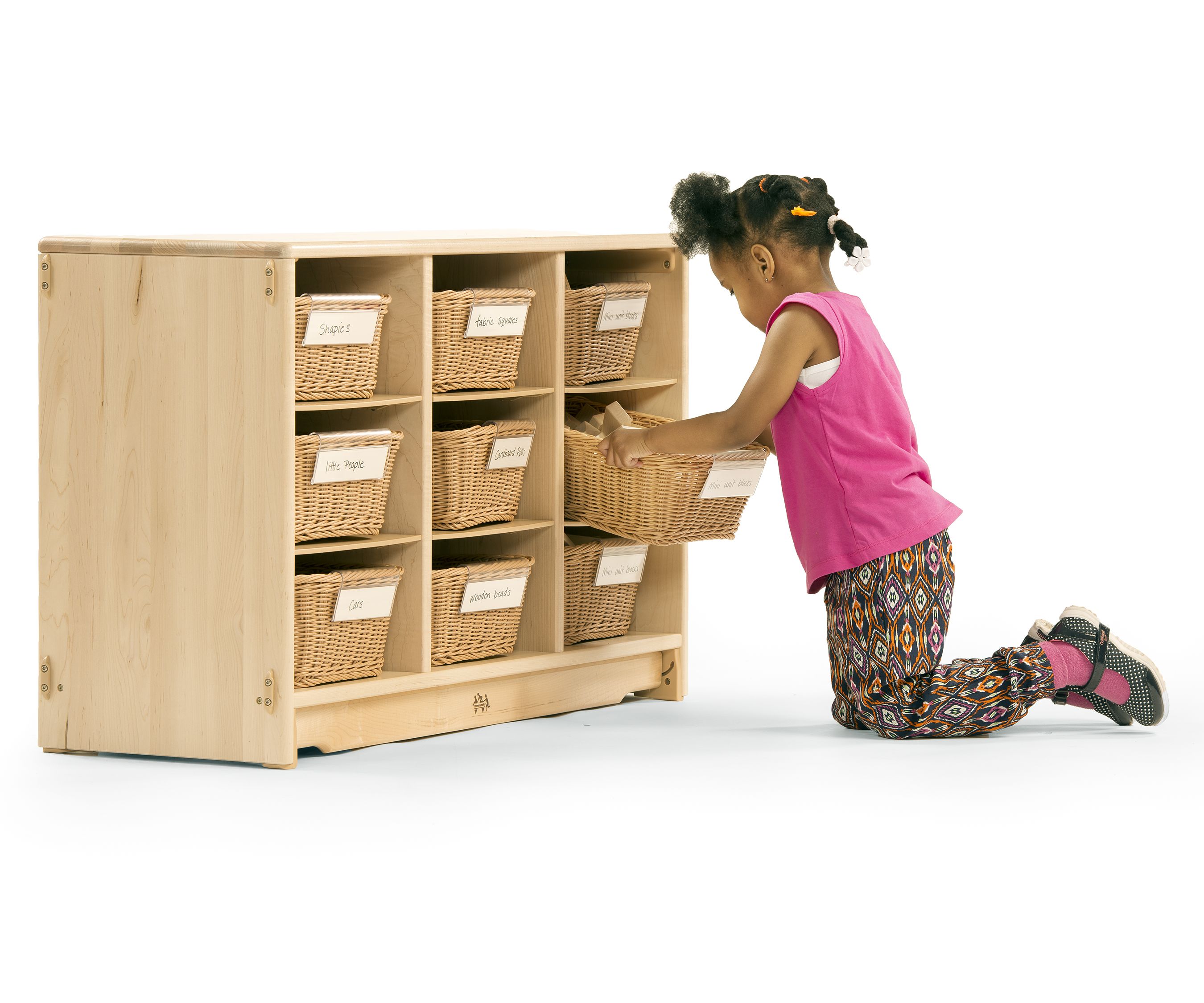 https://www.communityplaythings.com/-/media/images/product-images/classroom/shelving/product-images/g483-deep-basket/g483-primary_in-use.ashx?rev=54104ab2edeb4c3aa44de9deed9ddd44&hash=F39EB60ABB89A3DA6061B925F1E88B7A